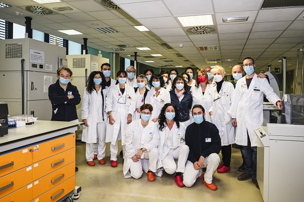 Nella foto il  il team del Laboratorio analisi del San Jacopo