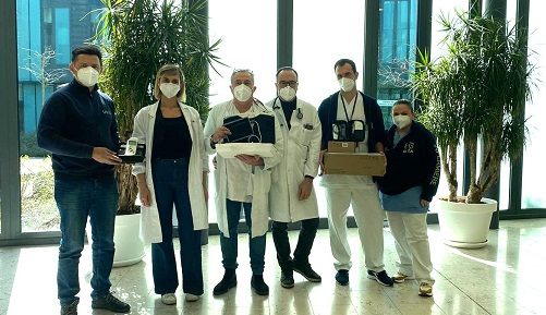 Nella foto un momento della donazione
